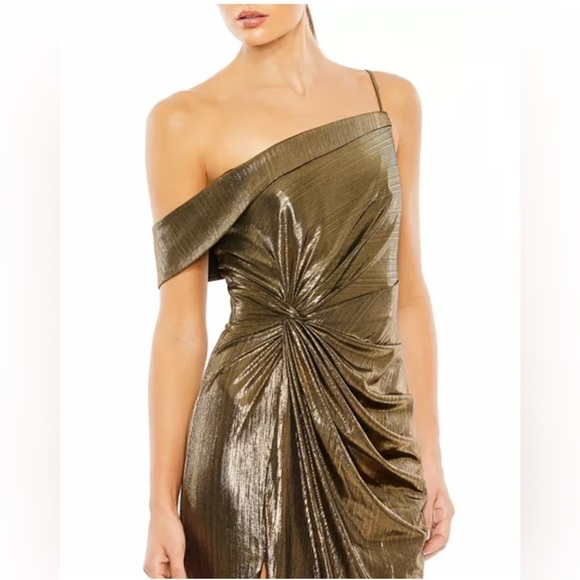 Mac Duggal
Metallic Off The Shoulder Gown size 6 NWT - Picture 3 of 12
